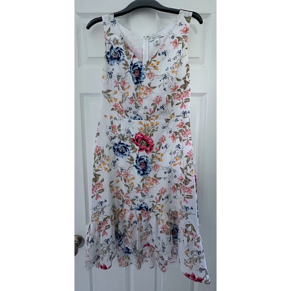 Sleeveless floral dress